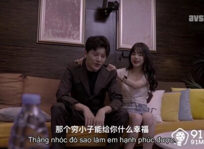 Ông bầu khiêu dâm bắt cô gái xinh đẹp thổi kèn trước khi tham gia showbiz