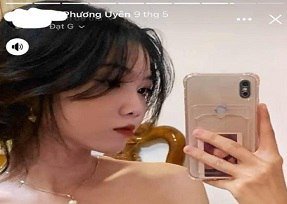 Phương Uyên hút dương vật bạn trai tại khách sạn